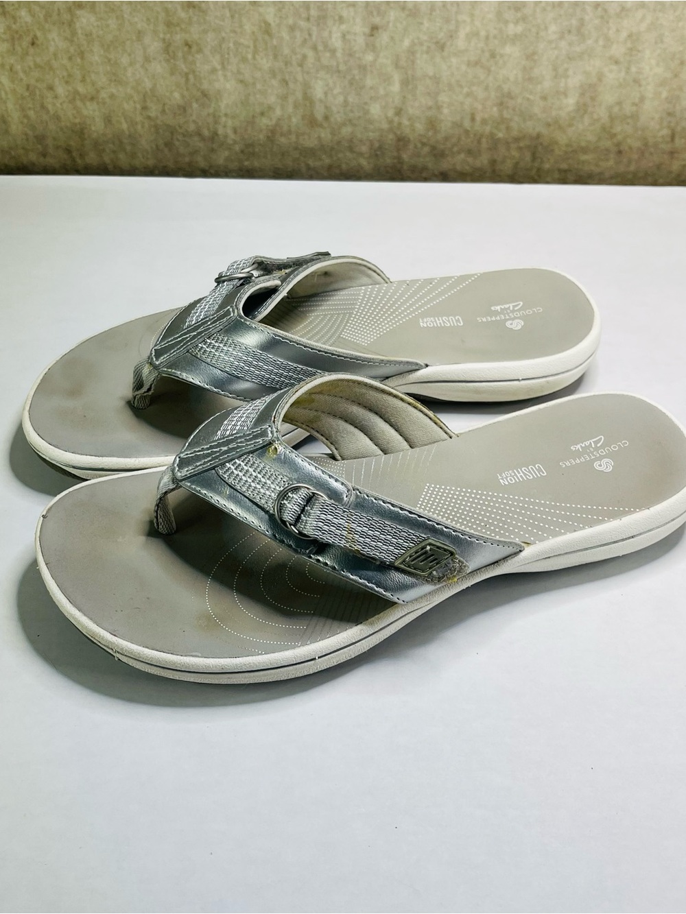 Clarks Cloud Steppers Silver Adjustable Thongs Beach Pool Sandals W Sz 7